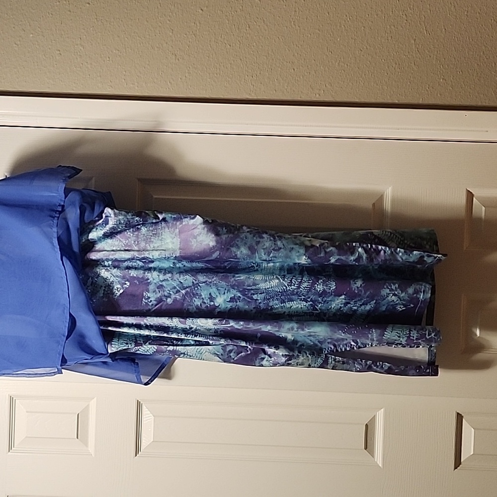 Dress - Picture 3 of 4